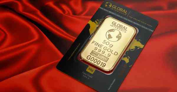 人工智能机器人和人谈恋爱