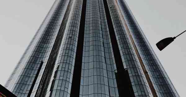 人工智能机器人和人谈恋爱