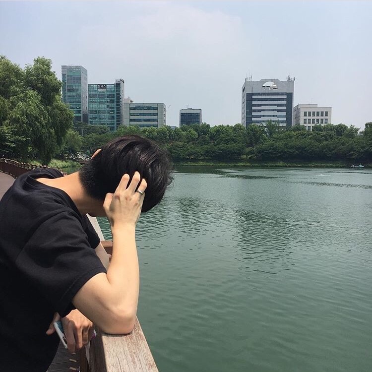 屈苇育毅