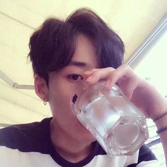 程伊松霭