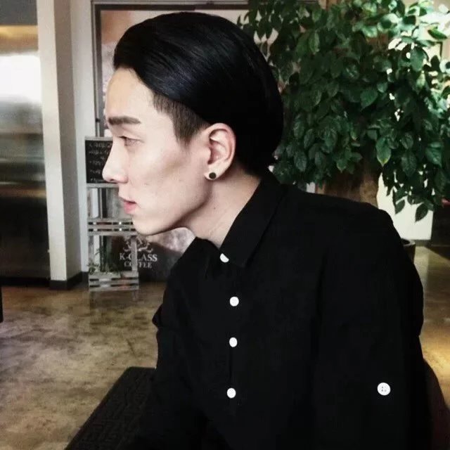 费岚谦媚