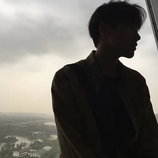 崔韦彩静